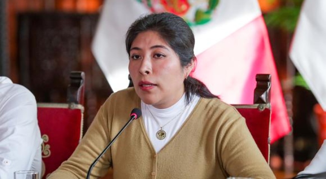 Premier Betssy Chávez renuncia