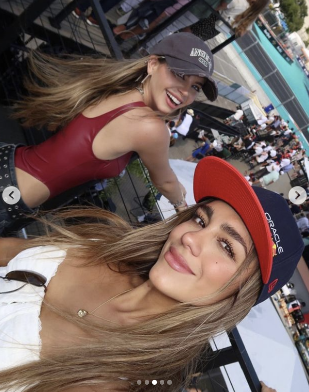 Flavia Laos y Luana Barrón en la Fórmula 1. jpg