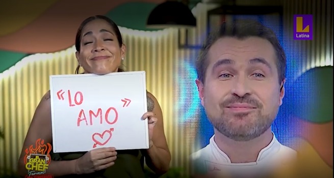 Katia Palma saca un papel con las frase "lo amo" refiriéndose al jurado Giacomo Bocchio